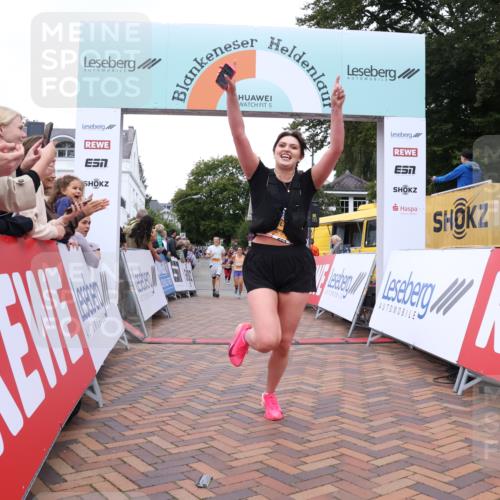 30.08.2026 - Blankeneser Heldenlauf Lena Gebhardt http://msf.ph/oto/10056061 30.08.2026 12:10:33 Ziel 2081, 2082, 2128, 2224, 4350 meine-sportfotos.de