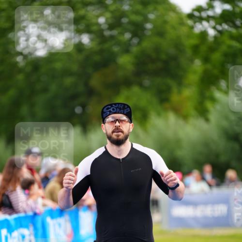 30.08.2026 - Elbe Triathlon Hamburg LAZAROV Photography http://msf.ph/oto/10056066 30.08.2026 11:07:30 Ziel 495, 728 meine-sportfotos.de