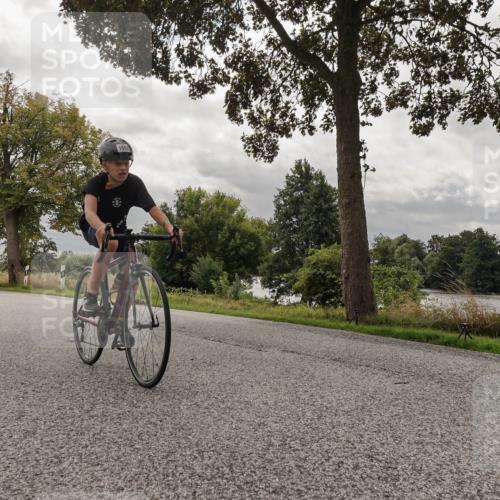30.08.2026 - Elbe Triathlon Hamburg Michael Burmester http://msf.ph/oto/10056068 30.08.2026 12:52:36 Radfahren 1802 meine-sportfotos.de