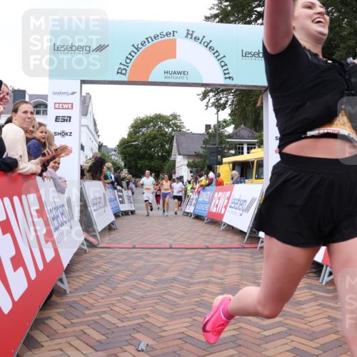 30.08.2026 - Blankeneser Heldenlauf Lena Gebhardt http://msf.ph/oto/10056072 30.08.2026 12:10:33 Ziel 2081, 2082, 2128, 2224, 4350 meine-sportfotos.de