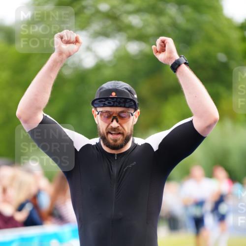 30.08.2026 - Elbe Triathlon Hamburg LAZAROV Photography http://msf.ph/oto/10056078 30.08.2026 11:07:31 Ziel 495, 728 meine-sportfotos.de