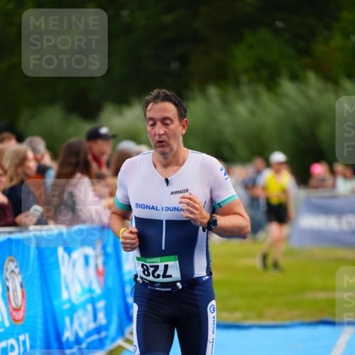 30.08.2026 - Elbe Triathlon Hamburg LAZAROV Photography http://msf.ph/oto/10056099 30.08.2026 11:07:36 Ziel 728 meine-sportfotos.de