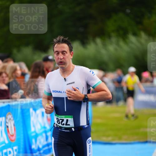 30.08.2026 - Elbe Triathlon Hamburg LAZAROV Photography http://msf.ph/oto/10056102 30.08.2026 11:07:36 Ziel 728 meine-sportfotos.de