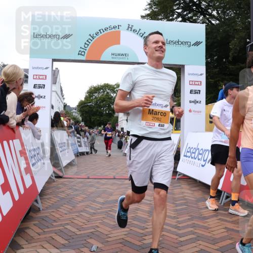 30.08.2026 - Blankeneser Heldenlauf Lena Gebhardt http://msf.ph/oto/10056132 30.08.2026 12:10:38 Ziel 2081, 2082, 2128, 2822, 4350 meine-sportfotos.de