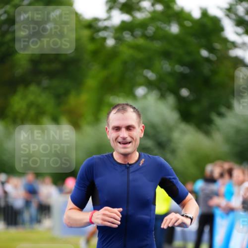 30.08.2026 - Elbe Triathlon Hamburg LAZAROV Photography http://msf.ph/oto/10056148 30.08.2026 11:08:23 Ziel 506, 790 meine-sportfotos.de