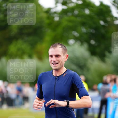 30.08.2026 - Elbe Triathlon Hamburg LAZAROV Photography http://msf.ph/oto/10056150 30.08.2026 11:08:23 Ziel 506, 790 meine-sportfotos.de