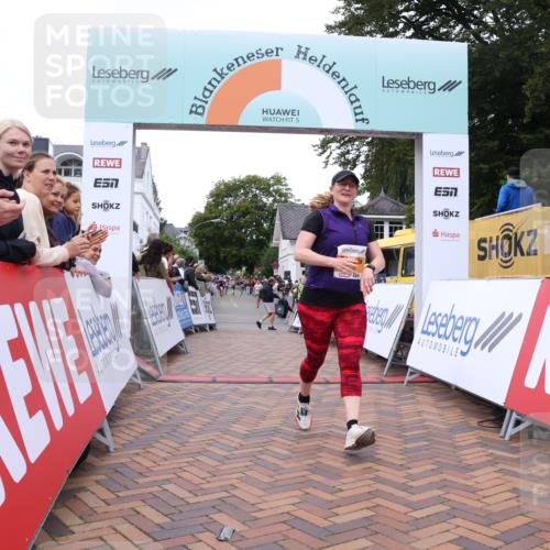30.08.2026 - Blankeneser Heldenlauf Lena Gebhardt http://msf.ph/oto/10056164 30.08.2026 12:10:41 Ziel 2081, 2082, 2822, 4350 meine-sportfotos.de