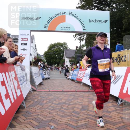 30.08.2026 - Blankeneser Heldenlauf Lena Gebhardt http://msf.ph/oto/10056170 30.08.2026 12:10:42 Ziel 2081, 2082, 2822, 4350 meine-sportfotos.de