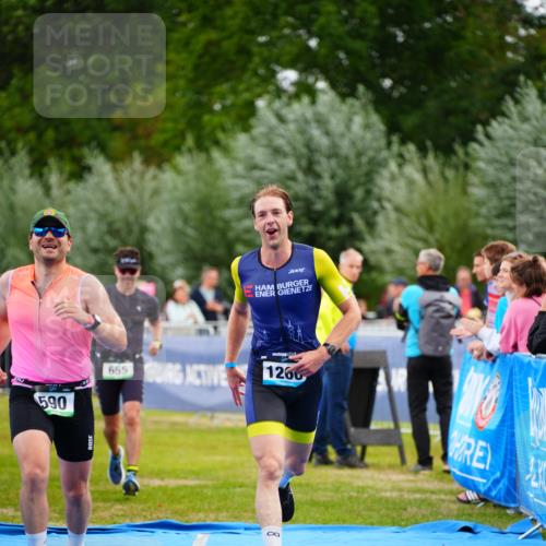 30.08.2026 - Elbe Triathlon Hamburg LAZAROV Photography http://msf.ph/oto/10056195 30.08.2026 11:08:41 Ziel 419, 590, 655, 1260 meine-sportfotos.de