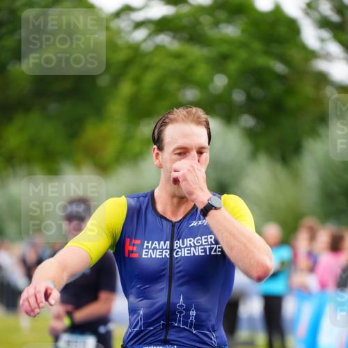 30.08.2026 - Elbe Triathlon Hamburg LAZAROV Photography http://msf.ph/oto/10056220 30.08.2026 11:08:44 Ziel 590, 655, 1260 meine-sportfotos.de
