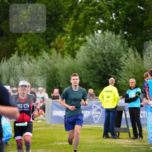 30.08.2026 - Elbe Triathlon Hamburg LAZAROV Photography http://msf.ph/oto/10056259 30.08.2026 11:08:54 Ziel 503, 555, 746, 1042 meine-sportfotos.de