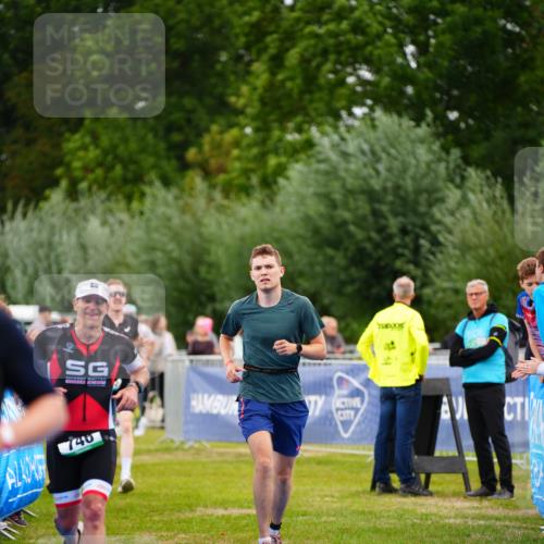30.08.2026 - Elbe Triathlon Hamburg LAZAROV Photography http://msf.ph/oto/10056261 30.08.2026 11:08:54 Ziel 503, 555, 746, 1042 meine-sportfotos.de