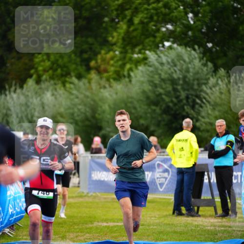 30.08.2026 - Elbe Triathlon Hamburg LAZAROV Photography http://msf.ph/oto/10056264 30.08.2026 11:08:54 Ziel 503, 555, 746, 1042 meine-sportfotos.de
