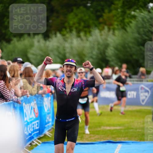 30.08.2026 - Elbe Triathlon Hamburg LAZAROV Photography http://msf.ph/oto/10056316 30.08.2026 11:09:05 Ziel 633, 1098 meine-sportfotos.de