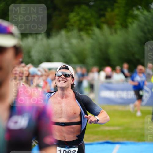 30.08.2026 - Elbe Triathlon Hamburg LAZAROV Photography http://msf.ph/oto/10056328 30.08.2026 11:09:08 Ziel 633, 1098 meine-sportfotos.de