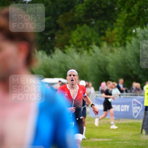 30.08.2026 - Elbe Triathlon Hamburg LAZAROV Photography http://msf.ph/oto/10056378 30.08.2026 11:09:42 Ziel 569, 624, 1164 meine-sportfotos.de