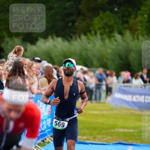 30.08.2026 - Elbe Triathlon Hamburg LAZAROV Photography http://msf.ph/oto/10056384 30.08.2026 11:09:45 Ziel 569, 1164 meine-sportfotos.de