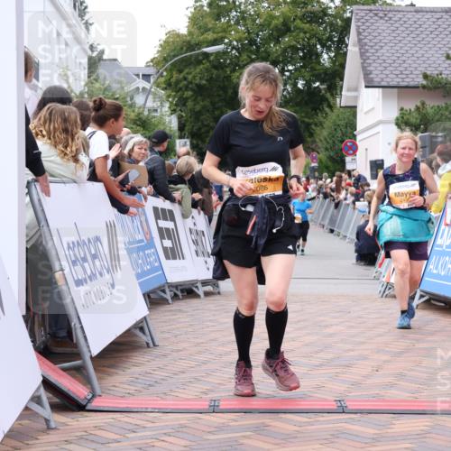 30.08.2026 - Blankeneser Heldenlauf Lena Gebhardt http://msf.ph/oto/10056396 30.08.2026 12:11:38 Ziel 2086, 2438, 2541 meine-sportfotos.de
