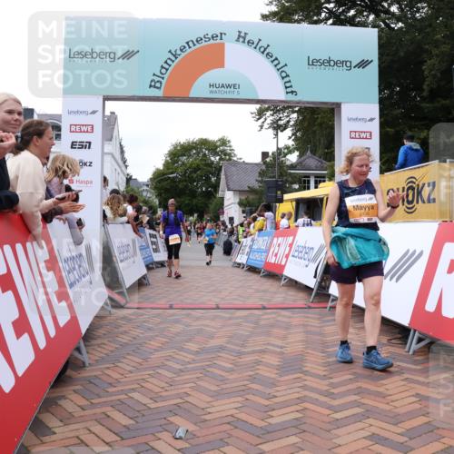 30.08.2026 - Blankeneser Heldenlauf Lena Gebhardt http://msf.ph/oto/10056412 30.08.2026 12:11:43 Ziel 2086, 2436, 2438, 2541, 2803 meine-sportfotos.de