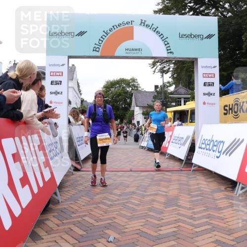 30.08.2026 - Blankeneser Heldenlauf Lena Gebhardt http://msf.ph/oto/10056422 30.08.2026 12:11:47 Ziel 2436, 2438, 2803 meine-sportfotos.de