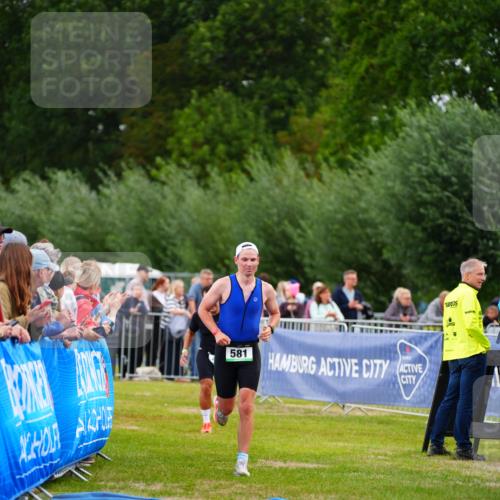 30.08.2026 - Elbe Triathlon Hamburg LAZAROV Photography http://msf.ph/oto/10056426 30.08.2026 11:10:07 Ziel 439, 581 meine-sportfotos.de