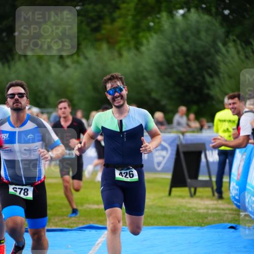 30.08.2026 - Elbe Triathlon Hamburg LAZAROV Photography http://msf.ph/oto/10056475 30.08.2026 11:10:41 Ziel 426, 513, 575, 678, 1045 meine-sportfotos.de