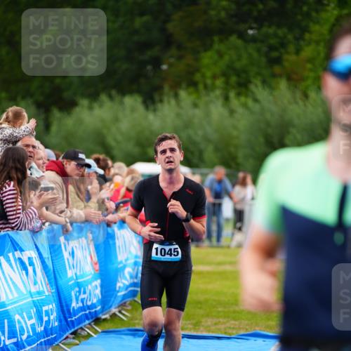 30.08.2026 - Elbe Triathlon Hamburg LAZAROV Photography http://msf.ph/oto/10056480 30.08.2026 11:10:43 Ziel 426, 513, 666, 678, 1045 meine-sportfotos.de