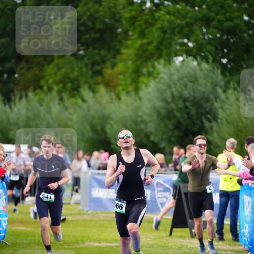 30.08.2026 - Elbe Triathlon Hamburg LAZAROV Photography http://msf.ph/oto/10056487 30.08.2026 11:10:50 Ziel 437, 541, 566, 666 meine-sportfotos.de