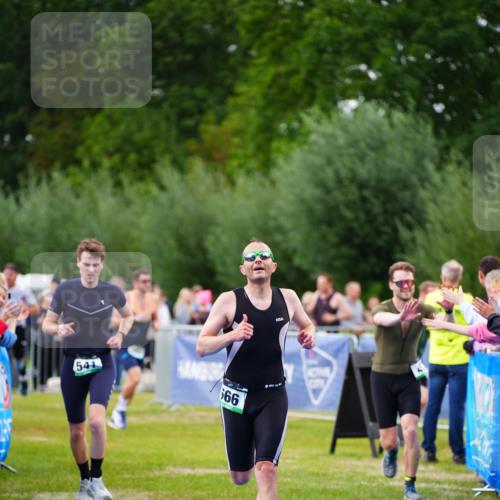 30.08.2026 - Elbe Triathlon Hamburg LAZAROV Photography http://msf.ph/oto/10056488 30.08.2026 11:10:50 Ziel 437, 541, 566, 666 meine-sportfotos.de