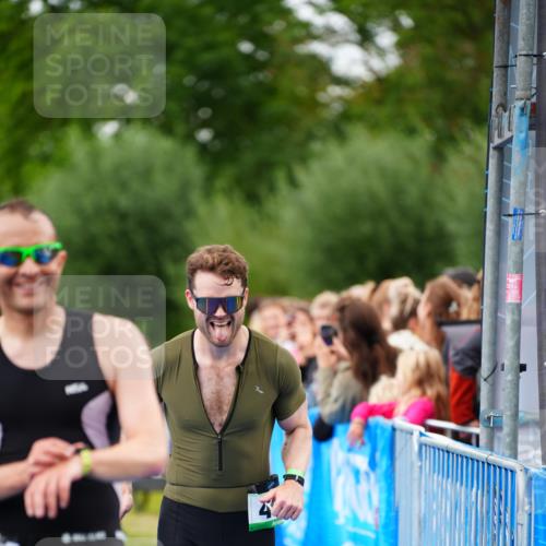 30.08.2026 - Elbe Triathlon Hamburg LAZAROV Photography http://msf.ph/oto/10056502 30.08.2026 11:10:54 Ziel 437, 541, 566, 666 meine-sportfotos.de