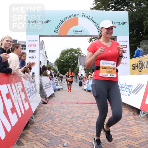 30.08.2026 - Blankeneser Heldenlauf Lena Gebhardt http://msf.ph/oto/10056506 30.08.2026 12:12:07 Ziel 2562, 2621, 2899, 2923 meine-sportfotos.de