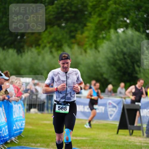 30.08.2026 - Elbe Triathlon Hamburg LAZAROV Photography http://msf.ph/oto/10056512 30.08.2026 11:10:57 Ziel 437, 541, 566 meine-sportfotos.de