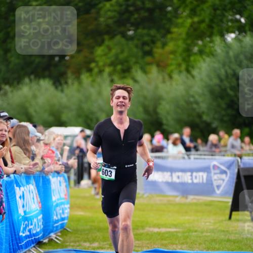 30.08.2026 - Elbe Triathlon Hamburg LAZAROV Photography http://msf.ph/oto/10056522 30.08.2026 11:11:09 Ziel 603, 1010 meine-sportfotos.de