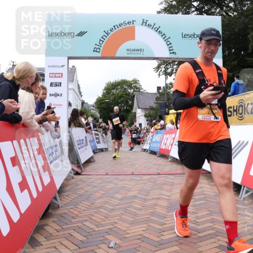 30.08.2026 - Blankeneser Heldenlauf Lena Gebhardt http://msf.ph/oto/10056524 30.08.2026 12:12:11 Ziel 2344, 2562, 2621, 2899, 2923, 4345, 4398 meine-sportfotos.de