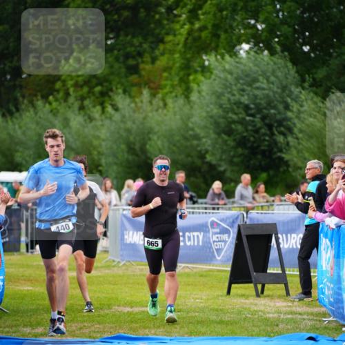 30.08.2026 - Elbe Triathlon Hamburg LAZAROV Photography http://msf.ph/oto/10056535 30.08.2026 11:11:15 Ziel 440, 665, 1010 meine-sportfotos.de