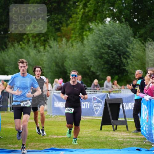 30.08.2026 - Elbe Triathlon Hamburg LAZAROV Photography http://msf.ph/oto/10056536 30.08.2026 11:11:16 Ziel 440, 665, 1010 meine-sportfotos.de