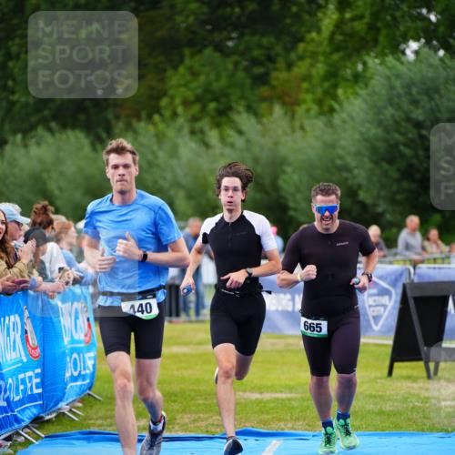 30.08.2026 - Elbe Triathlon Hamburg LAZAROV Photography http://msf.ph/oto/10056540 30.08.2026 11:11:17 Ziel 440, 665, 1010 meine-sportfotos.de