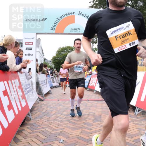 30.08.2026 - Blankeneser Heldenlauf Lena Gebhardt http://msf.ph/oto/10056544 30.08.2026 12:12:14 Ziel 2344, 2899, 2923, 4345, 4398 meine-sportfotos.de