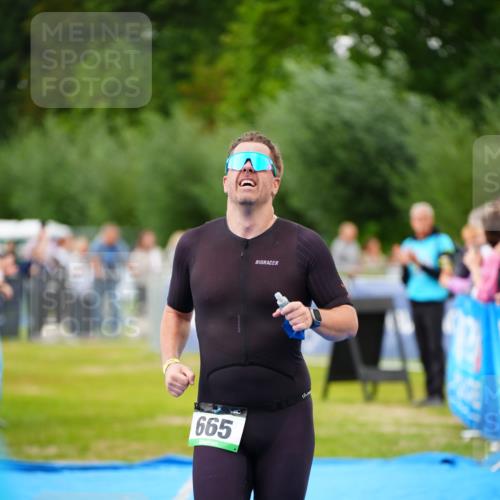 30.08.2026 - Elbe Triathlon Hamburg LAZAROV Photography http://msf.ph/oto/10056553 30.08.2026 11:11:19 Ziel 440, 665, 1010 meine-sportfotos.de