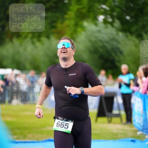 30.08.2026 - Elbe Triathlon Hamburg LAZAROV Photography http://msf.ph/oto/10056555 30.08.2026 11:11:19 Ziel 440, 665, 1010 meine-sportfotos.de