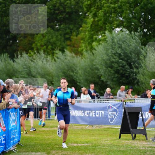 30.08.2026 - Elbe Triathlon Hamburg LAZAROV Photography http://msf.ph/oto/10056558 30.08.2026 11:11:36 Ziel 638, 700 meine-sportfotos.de