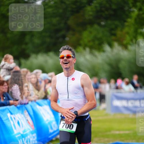 30.08.2026 - Elbe Triathlon Hamburg LAZAROV Photography http://msf.ph/oto/10056574 30.08.2026 11:11:44 Ziel 700 meine-sportfotos.de