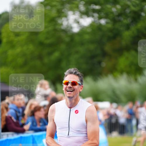 30.08.2026 - Elbe Triathlon Hamburg LAZAROV Photography http://msf.ph/oto/10056577 30.08.2026 11:11:44 Ziel 700 meine-sportfotos.de
