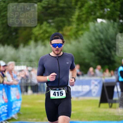 30.08.2026 - Elbe Triathlon Hamburg LAZAROV Photography http://msf.ph/oto/10056588 30.08.2026 11:11:56 Ziel 415, 558 meine-sportfotos.de