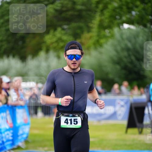 30.08.2026 - Elbe Triathlon Hamburg LAZAROV Photography http://msf.ph/oto/10056589 30.08.2026 11:11:56 Ziel 415, 558 meine-sportfotos.de