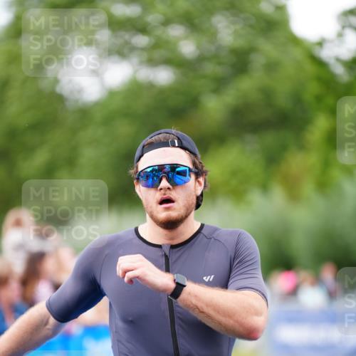 30.08.2026 - Elbe Triathlon Hamburg LAZAROV Photography http://msf.ph/oto/10056597 30.08.2026 11:11:57 Ziel 415, 558 meine-sportfotos.de