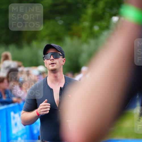 30.08.2026 - Elbe Triathlon Hamburg LAZAROV Photography http://msf.ph/oto/10056604 30.08.2026 11:12:04 Ziel 521, 558 meine-sportfotos.de