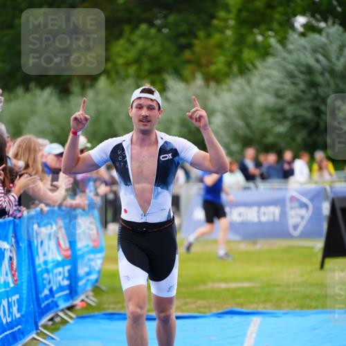 30.08.2026 - Elbe Triathlon Hamburg LAZAROV Photography http://msf.ph/oto/10056618 30.08.2026 11:12:08 Ziel 521, 769 meine-sportfotos.de