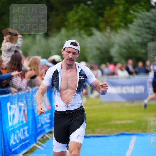 30.08.2026 - Elbe Triathlon Hamburg LAZAROV Photography http://msf.ph/oto/10056622 30.08.2026 11:12:08 Ziel 521, 769 meine-sportfotos.de