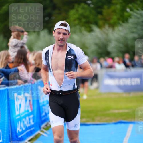 30.08.2026 - Elbe Triathlon Hamburg LAZAROV Photography http://msf.ph/oto/10056623 30.08.2026 11:12:09 Ziel 521, 769 meine-sportfotos.de